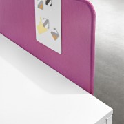 Slim panel made with acoustic fabric that provides a high level of sound absorption. Its design with unique undersealing gives it a seamless finish, making it a very competitive, versatile solution.