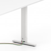 Solution standard TWork, pied intermédiaire électrifiable pour la création de tables multipostes.